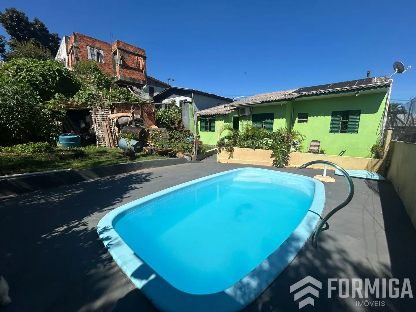 Casa à venda com 2 dormitórios, 3 banheiros, 2 vagas de garagens e 52m² de área privativa no bairro Seminário