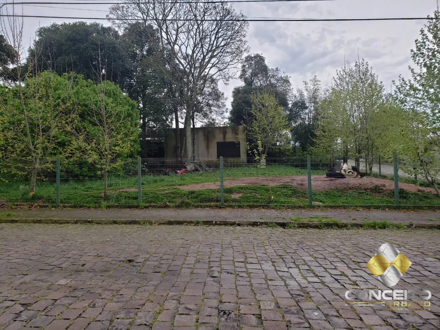 Terreno santo antão de esquina