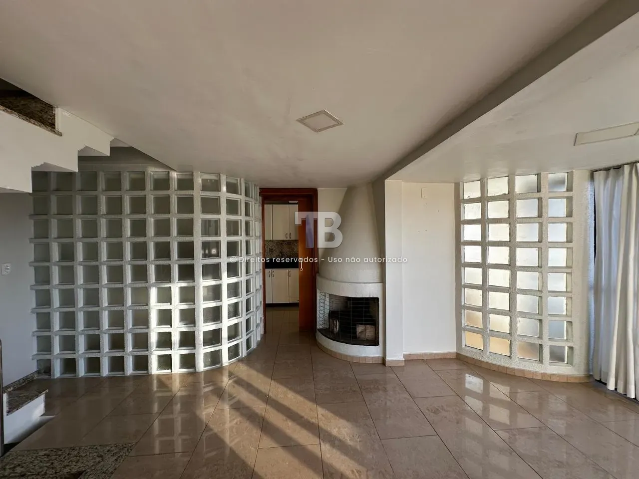 Casa à venda com 4 dormitórios, 3 banheiros, 2 vagas de garagens e 160m² de área privativa no bairro Centro