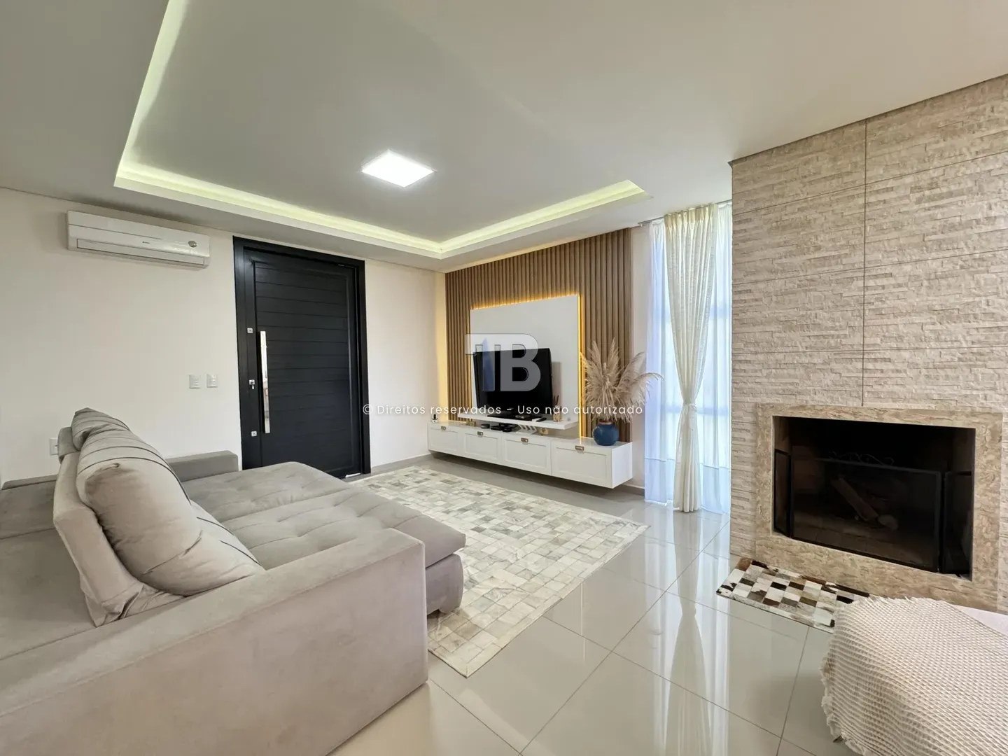 Casa à venda com 3 dormitórios, 3 banheiros, 3 vagas de garagens e 258m² de área privativa no bairro Espelho das Aguas