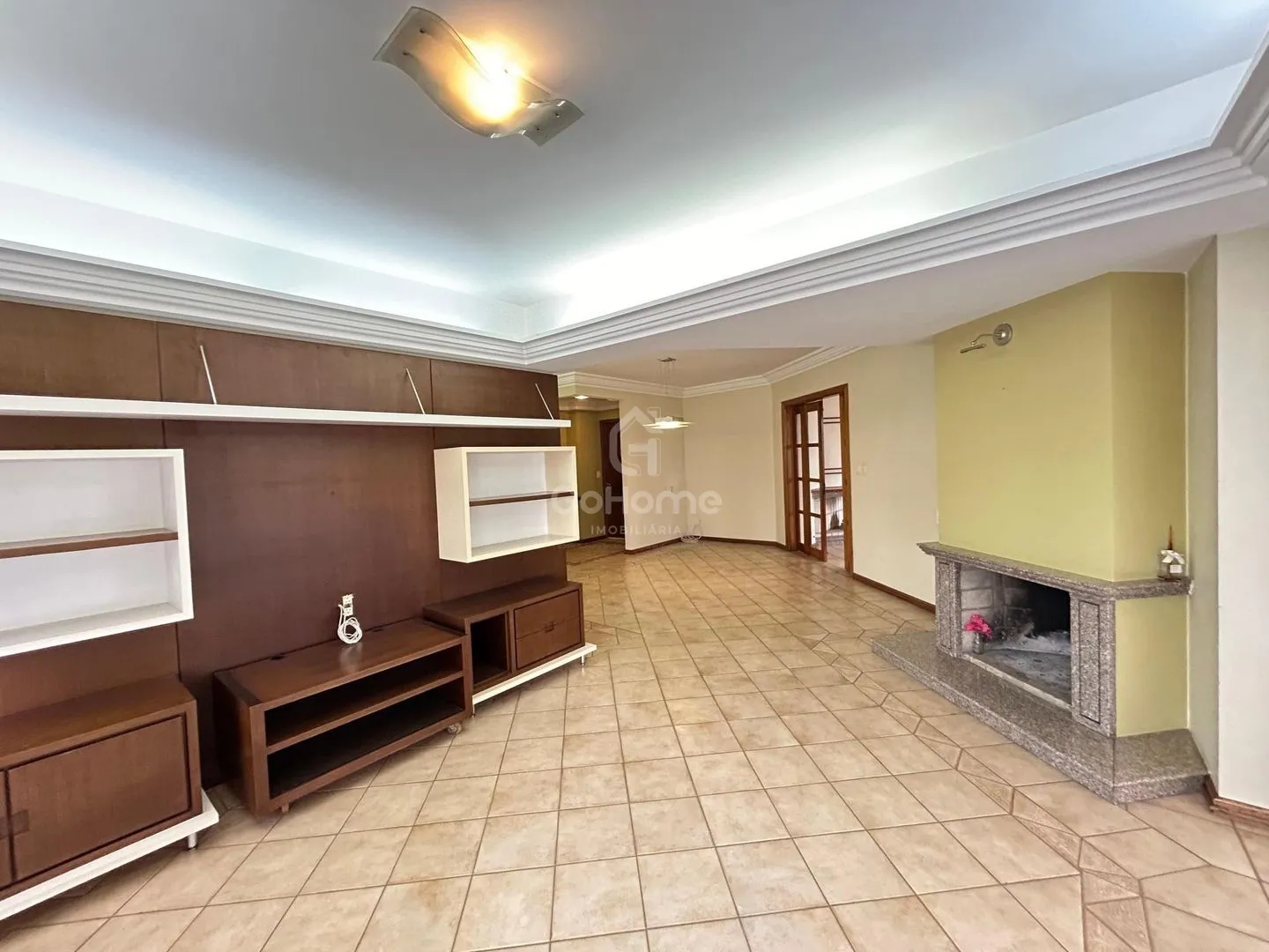 Apartamento à venda com 4 dormitórios, 4 banheiros, 2 vagas de garagens e 250m² de área privativa no bairro Centro