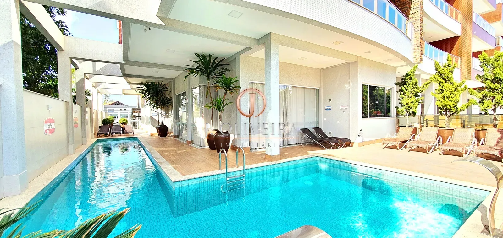 Área de Lazer com Piscina - Cobertura 203B - Mariscal - Bombinhas - Santa Catarina - Locação - Praia - Mar - Férias