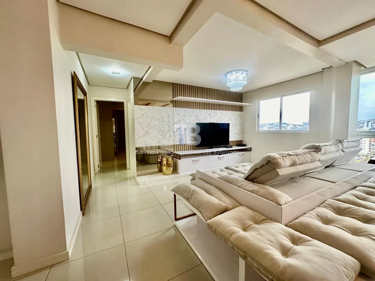 Casa à venda com 3 dormitórios, 2 banheiros, 2 vagas de garagens e 166m² de área privativa no bairro Santa Maria