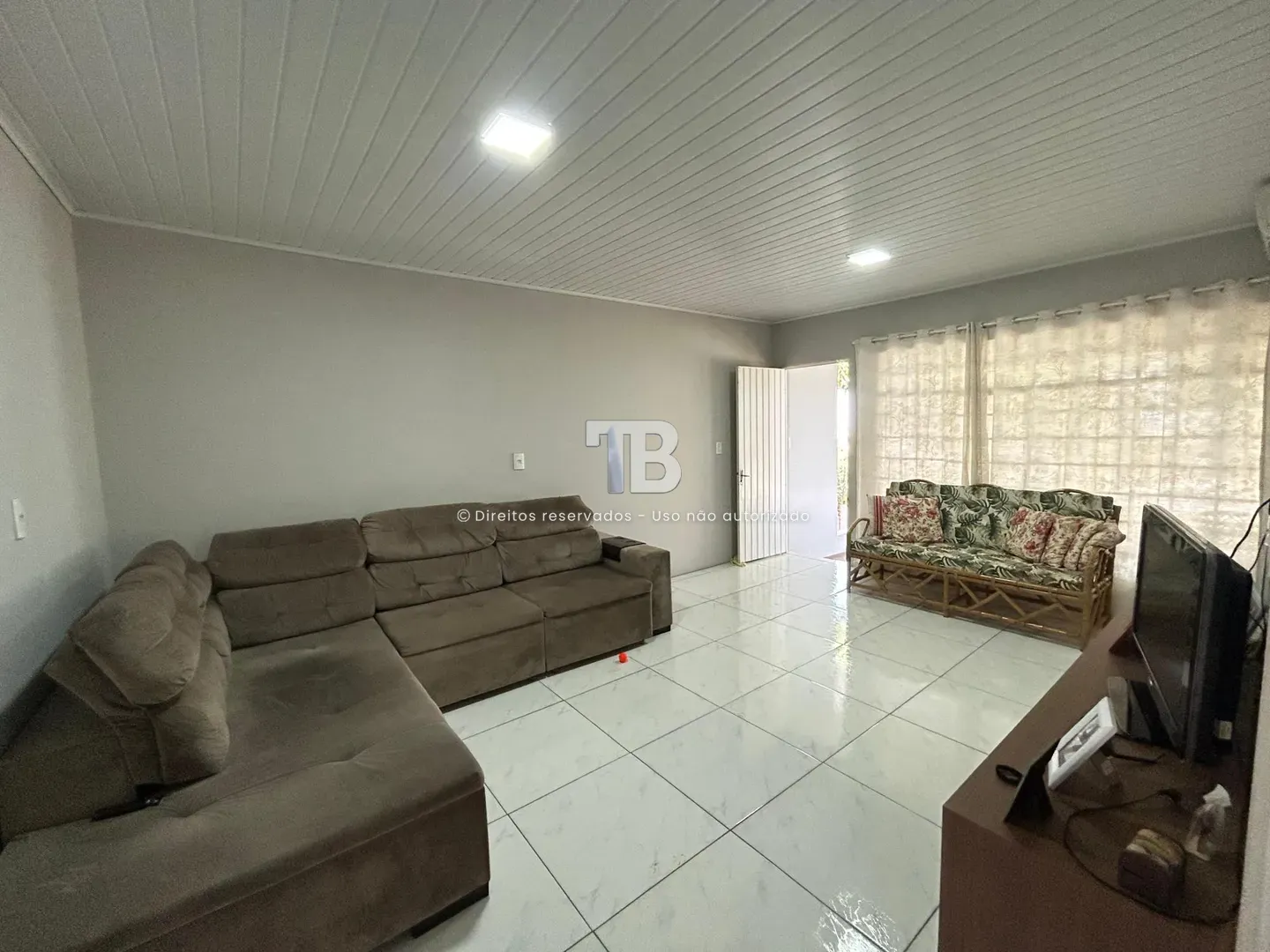 Casa à venda com 3 dormitórios, 2 banheiros, 1 vaga de garagem e 143m² de área privativa no bairro Santa Maria