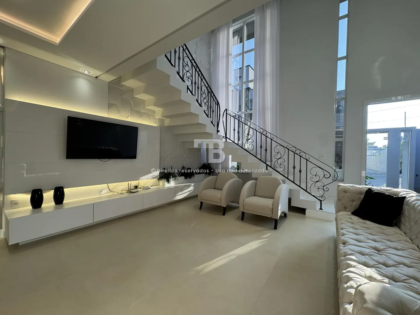 Casa à venda com 3 dormitórios, 5 banheiros, 2 vagas de garagens e 395m² de área privativa no bairro Paraíso