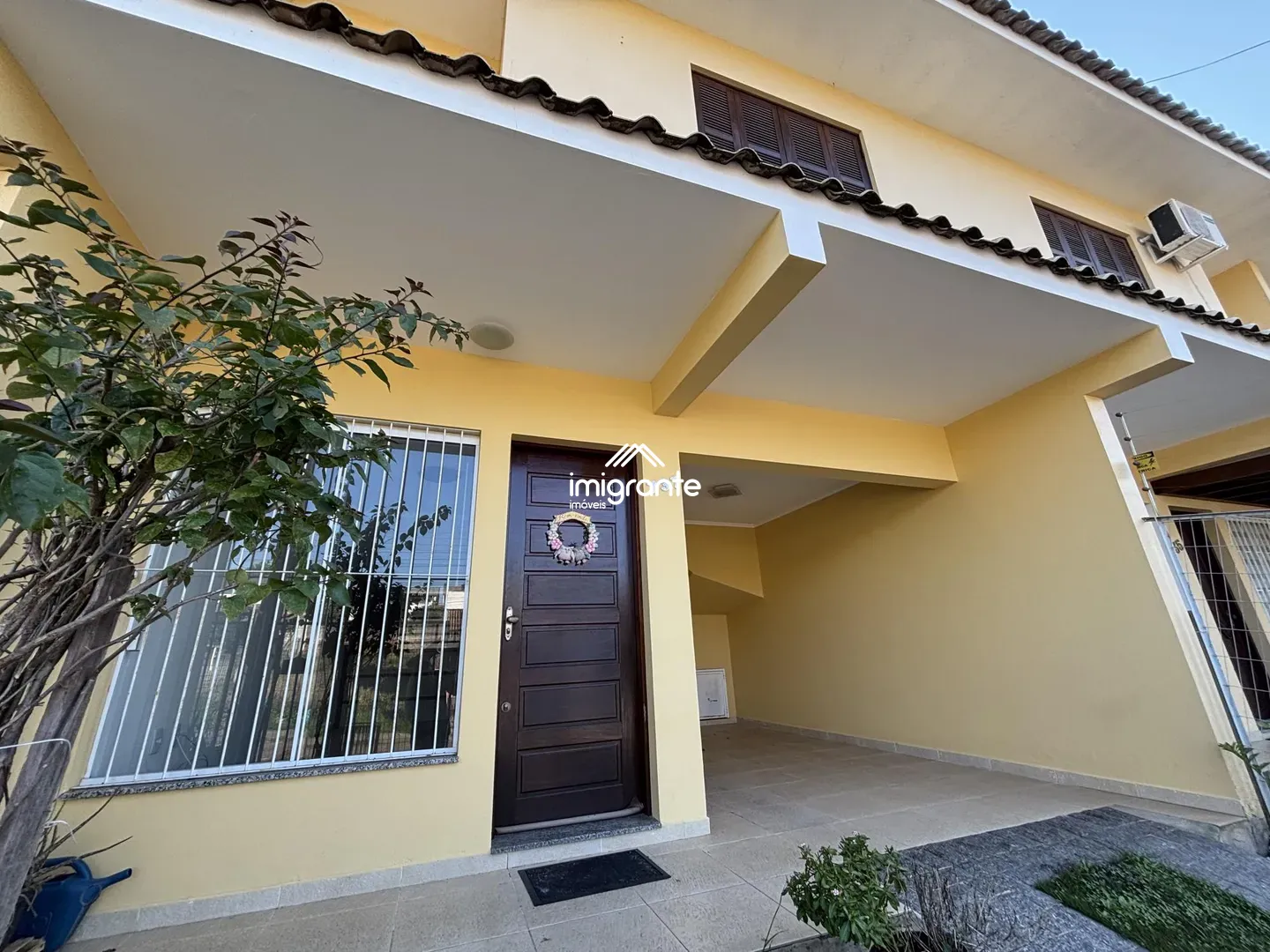 Duplex semimobiliado em ótima localização no Arroio Grande.