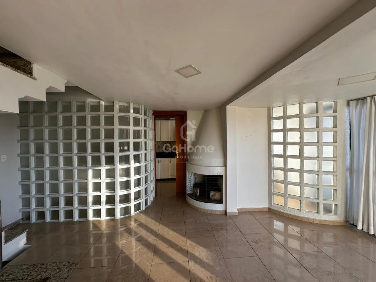 Casa à venda com 4 dormitórios, 3 banheiros, 2 vagas de garagens e 160m² de área privativa no bairro Centro