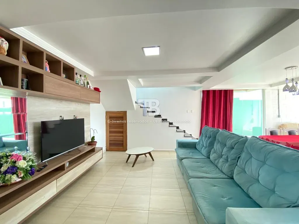 Casa à venda com 3 dormitórios, 3 banheiros, 3 vagas de garagens e 181m² de área privativa no bairro Santos Dumont