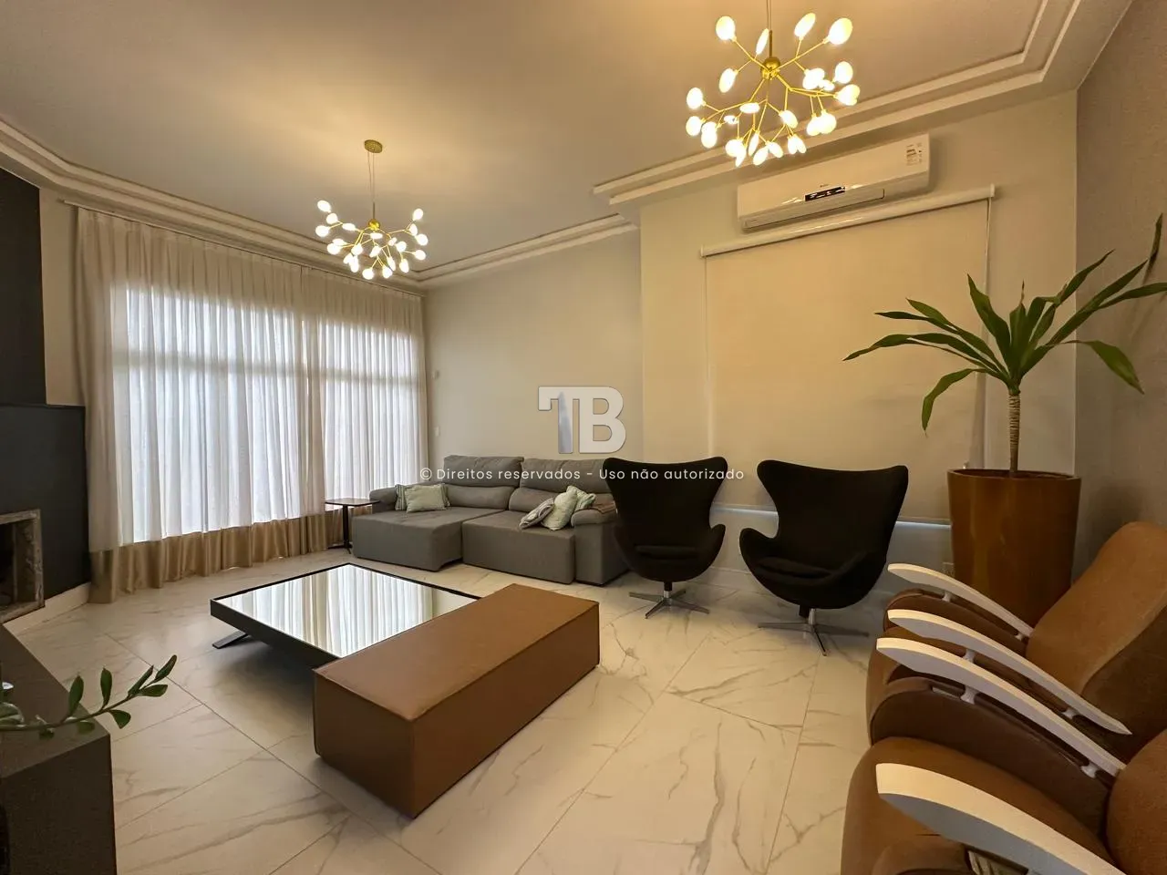 Casa à venda com 4 dormitórios, 2 banheiros, 3 vagas de garagens e 226m² de área privativa no bairro Santa Maria