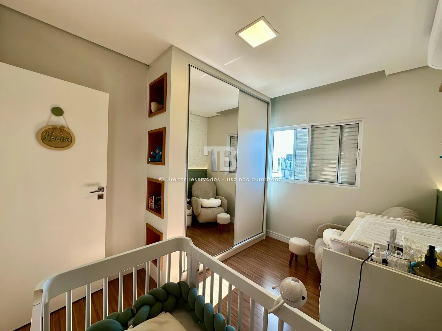 Apartamento Semimobiliado à Venda