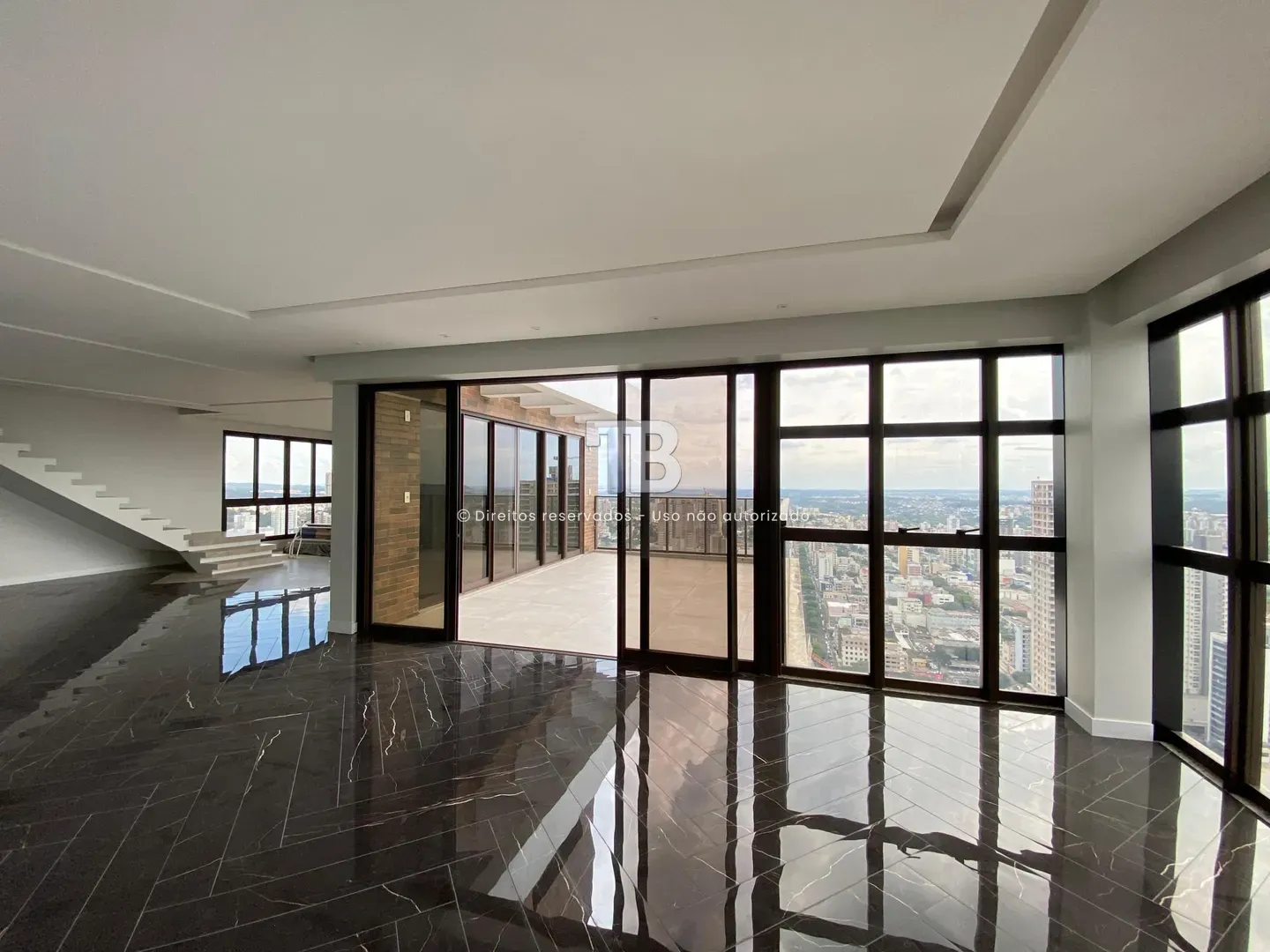Casa à venda com 2 dormitórios, 1 banheiro, 4 vagas de garagens e 272m² de área privativa no bairro Centro