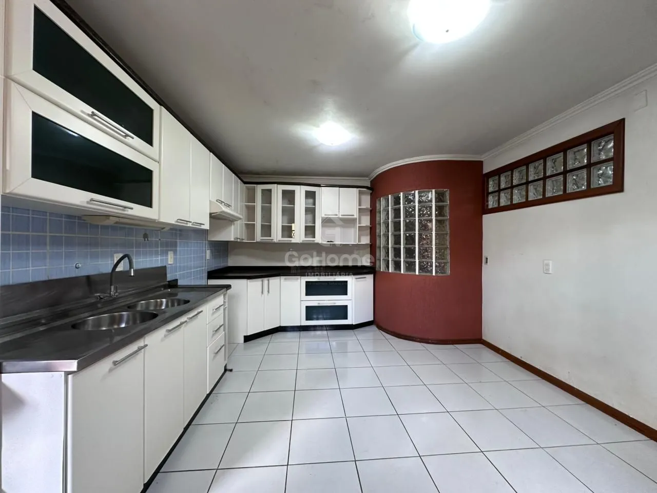Casa à venda com 4 dormitórios, 3 banheiros, 4 vagas de garagens e 258m² de área privativa no bairro Santa Maria
