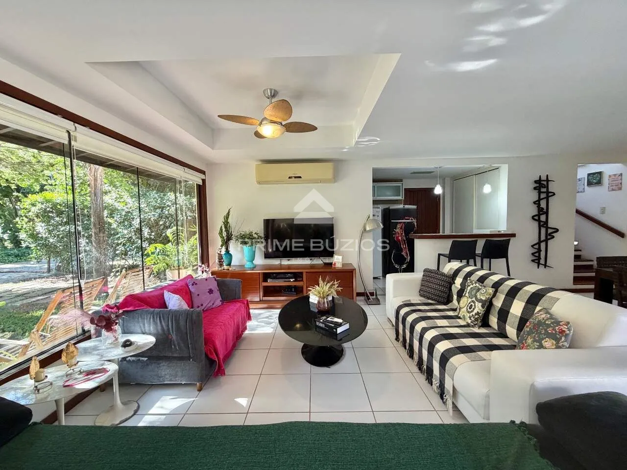 Casa em condomínio a venda, 4 quartos, 3 suítes, 3 vagas, Manguinhos – Armação dos Búzios/RJ