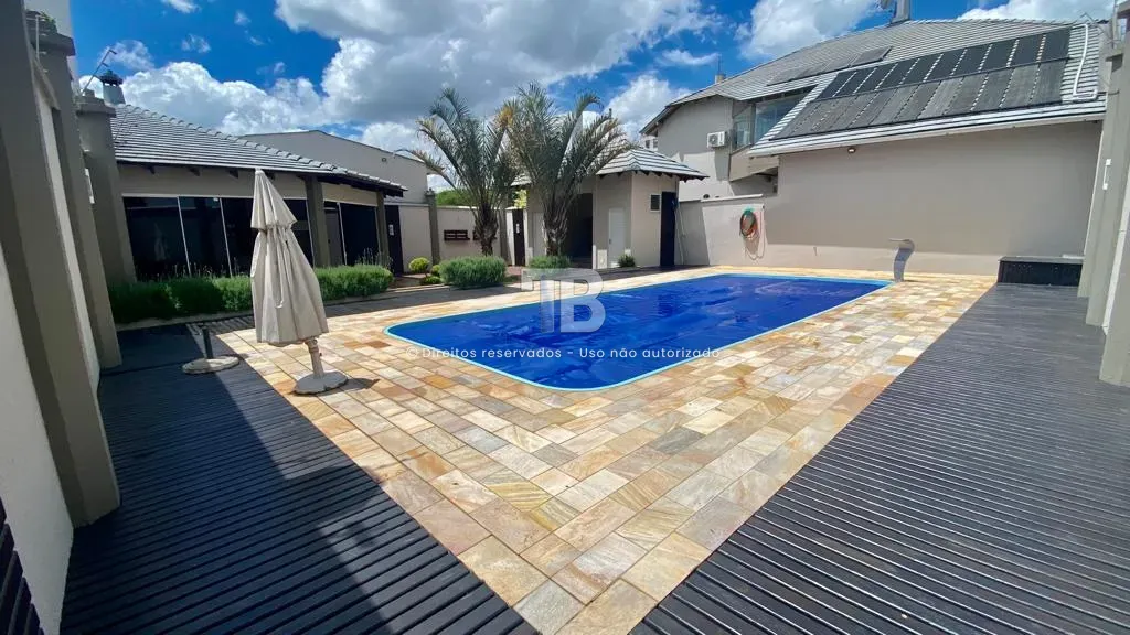 Casa à venda com 4 dormitórios, 5 banheiros, 3 vagas de garagens e 172m² de área privativa no bairro Santa Maria