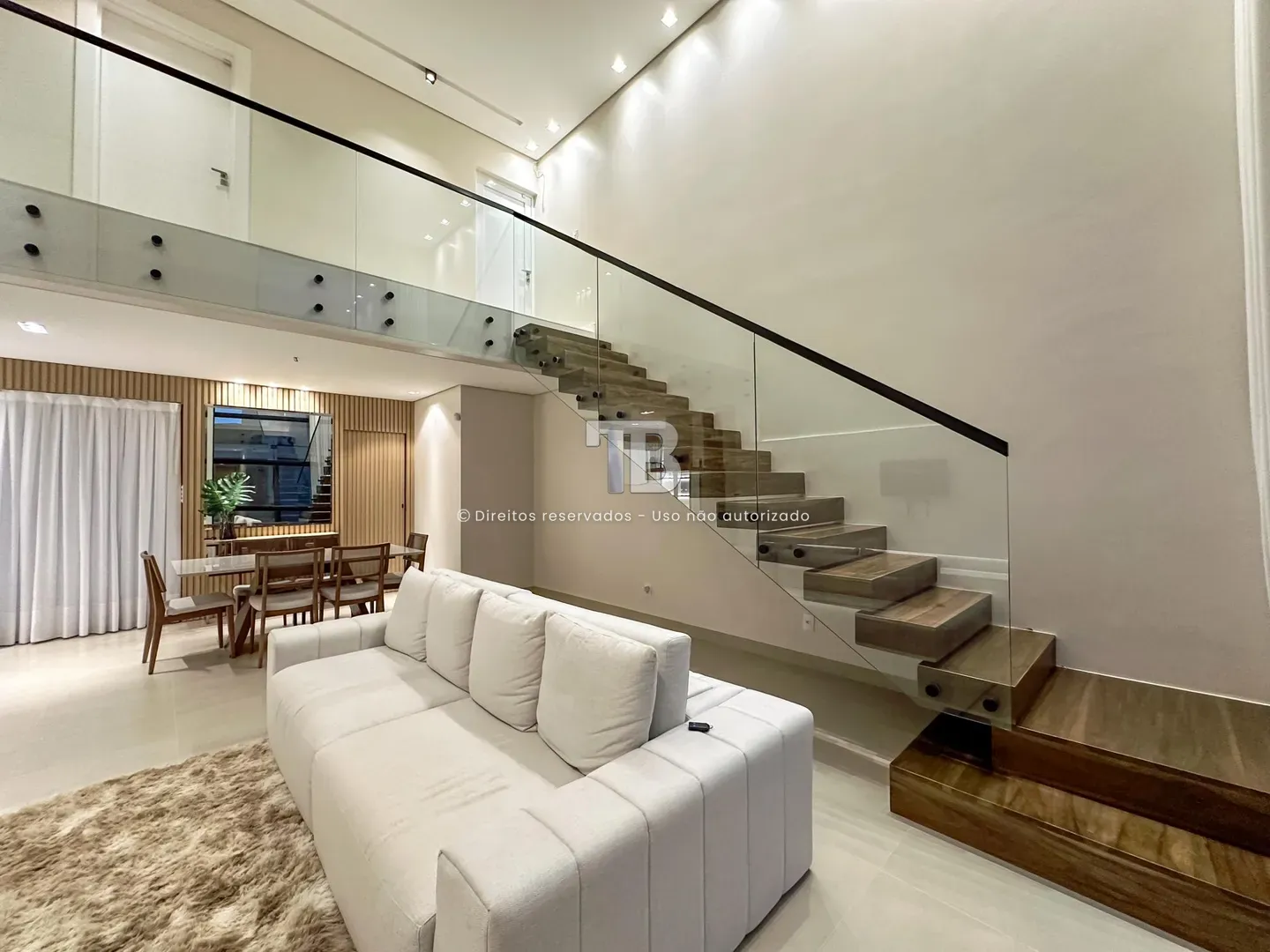 Casa semimobiliada - Alto Padrão