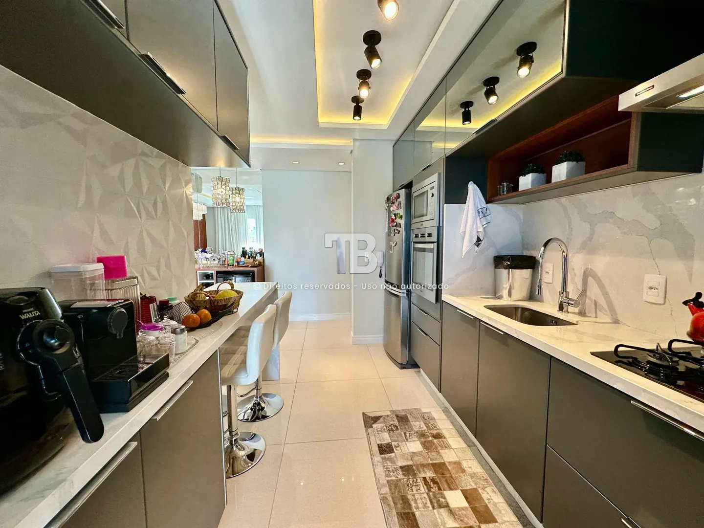 Apartamento Semimobiliado à Venda