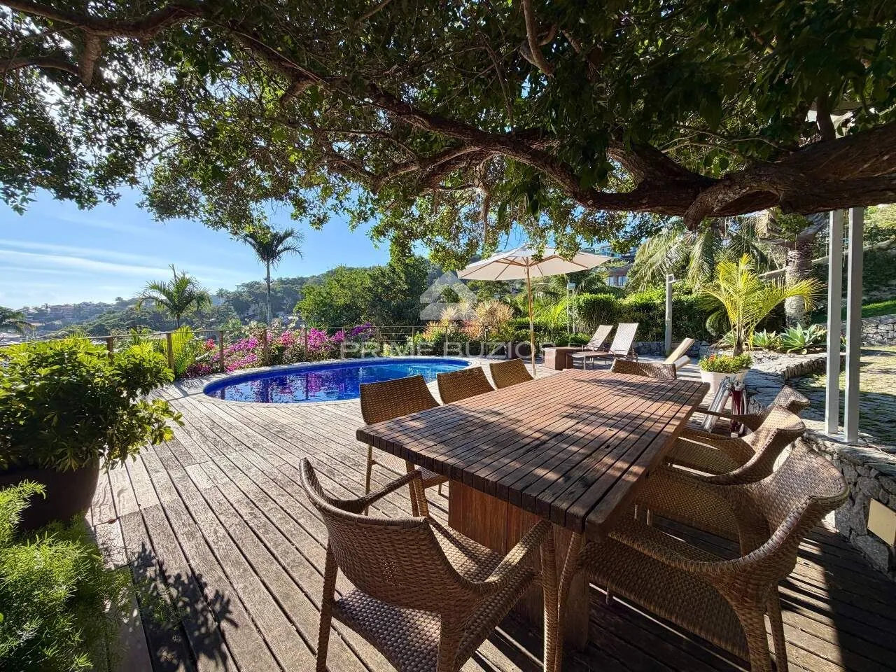 Casa a venda, 4 quartos, 3 suítes, 1 vaga, Ferradurinha – Armação dos Búzios/RJ