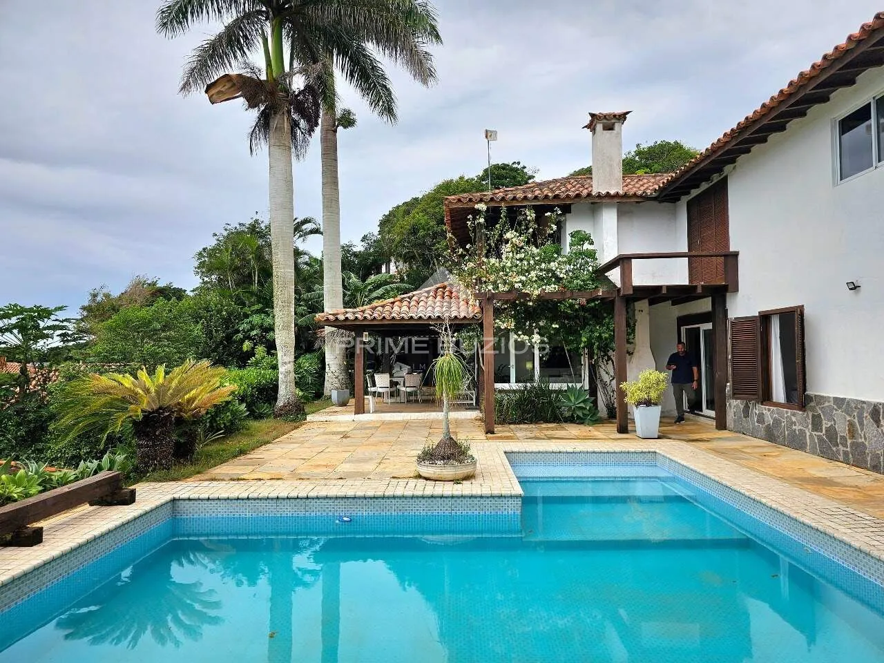 Casa em condomínio a venda, 4 quartos, 4 suítes, 2 vagas, Ferradura – Armação dos Búzios/RJ