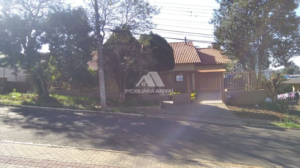 Casa à venda com 4 dormitórios, 2 banheiros, 2 vagas de garagens e 153m² de área privativa no bairro Passo dos Fortes