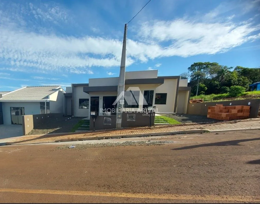 Casa à venda com 3 dormitórios, 2 banheiros, 2 vagas de garagens e 80m² de área privativa no bairro Araras