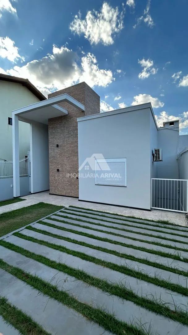Casa à venda com 3 dormitórios, 2 banheiros, 2 vagas de garagens e 249m² de área privativa no bairro Saic