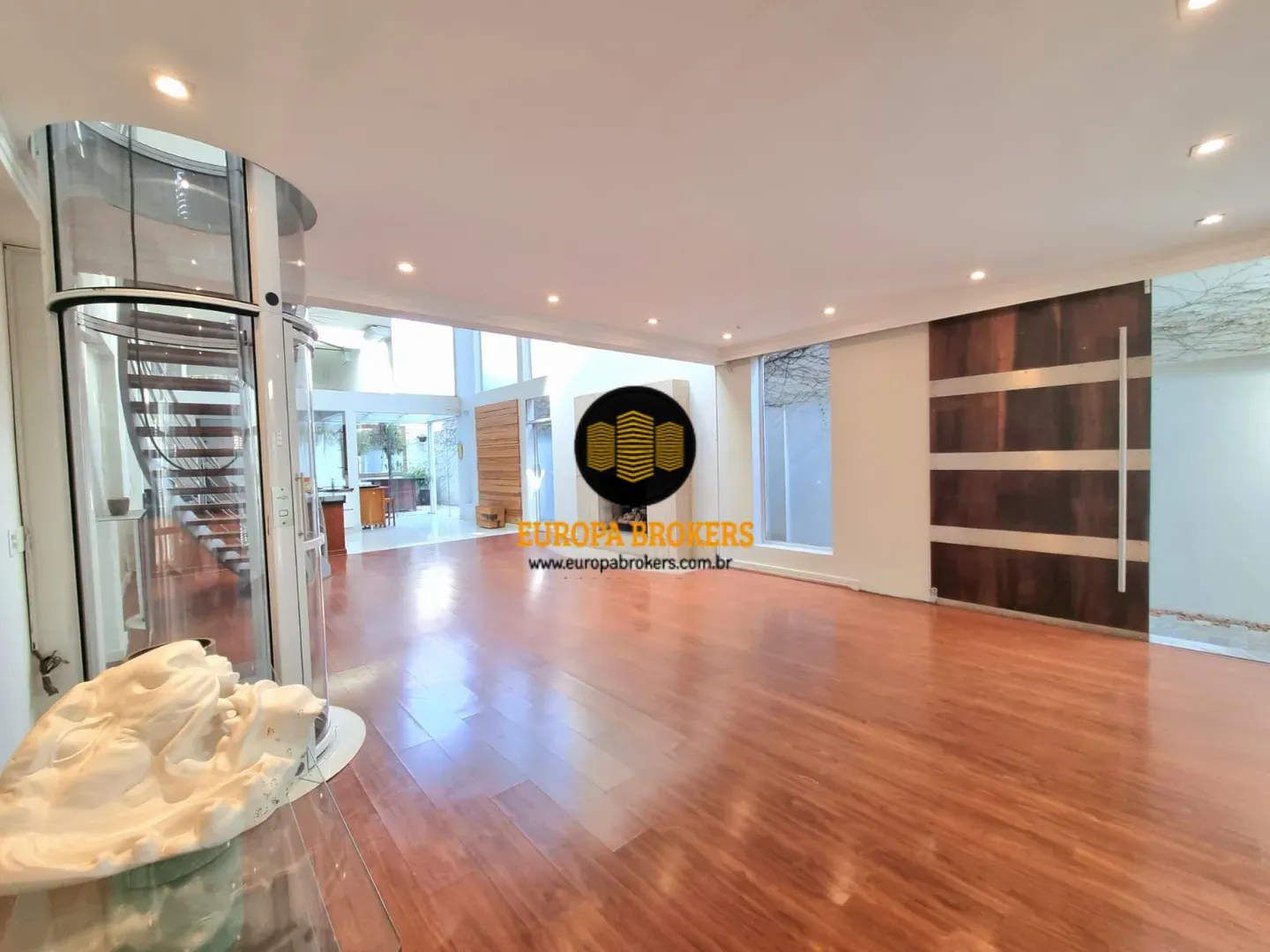 SALA COM ELEVADOR