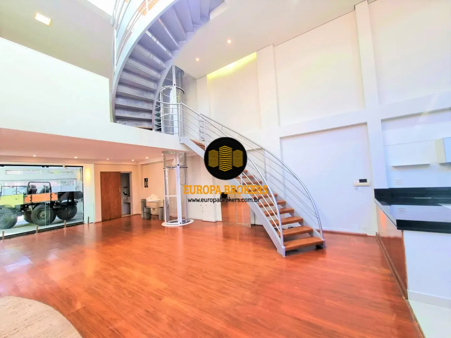 SALA COM ELEVADOR
