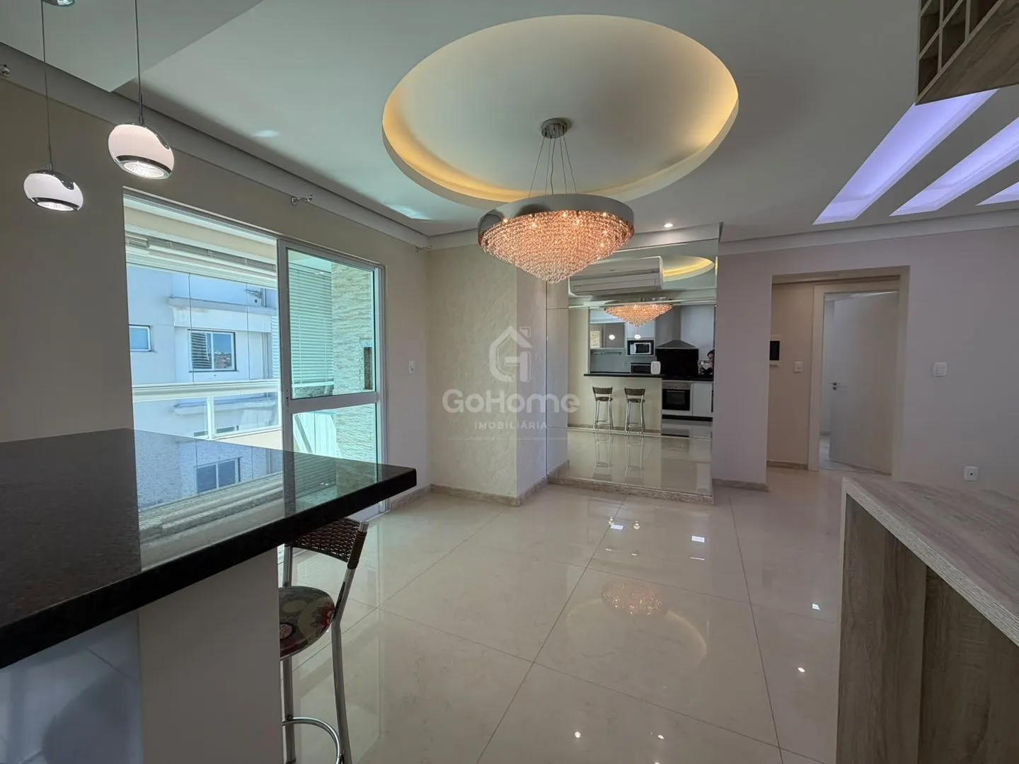 Apartamento à venda com 3 dormitórios, 2 banheiros, 2 vagas de garagens e 127m² de área privativa no bairro Centro