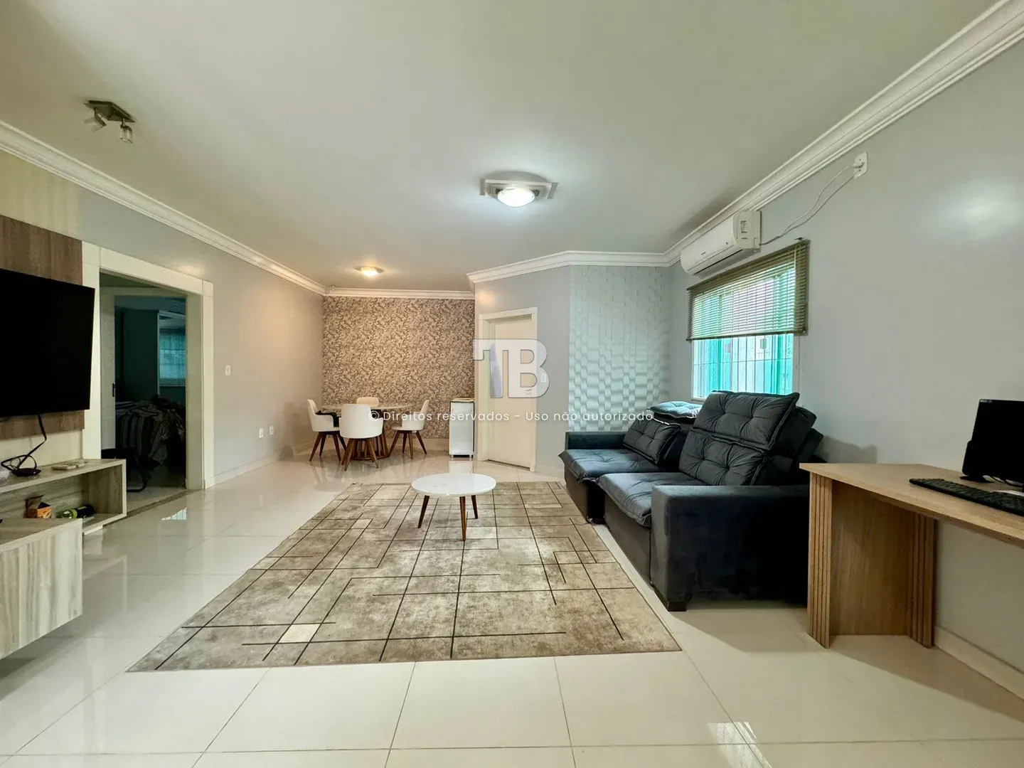 Casa à venda com 3 dormitórios, 3 banheiros, 2 vagas de garagens e 160m² de área privativa no bairro Santa Maria