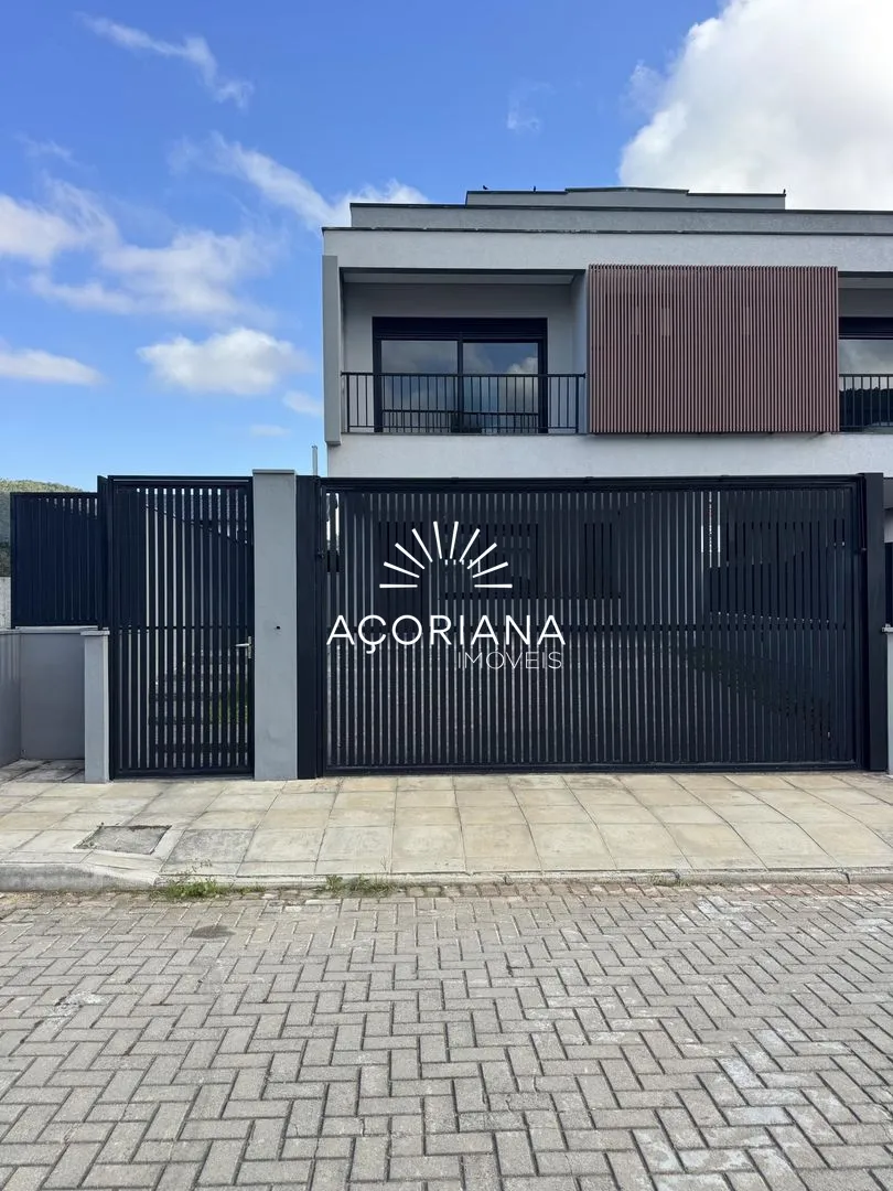 Casa com 189m² e 3 dormitórios em loteamento planejado, unindo conforto, privacidade e excelente localização no rio tavares.