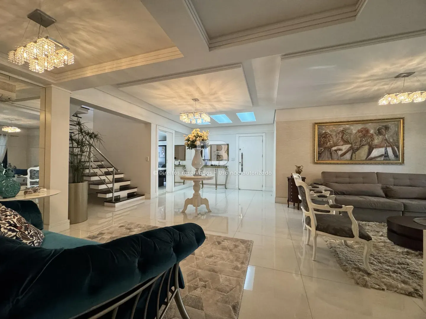 Casa à venda com 3 dormitórios, 4 banheiros, 4 vagas de garagens e 380m² de área privativa no bairro Centro