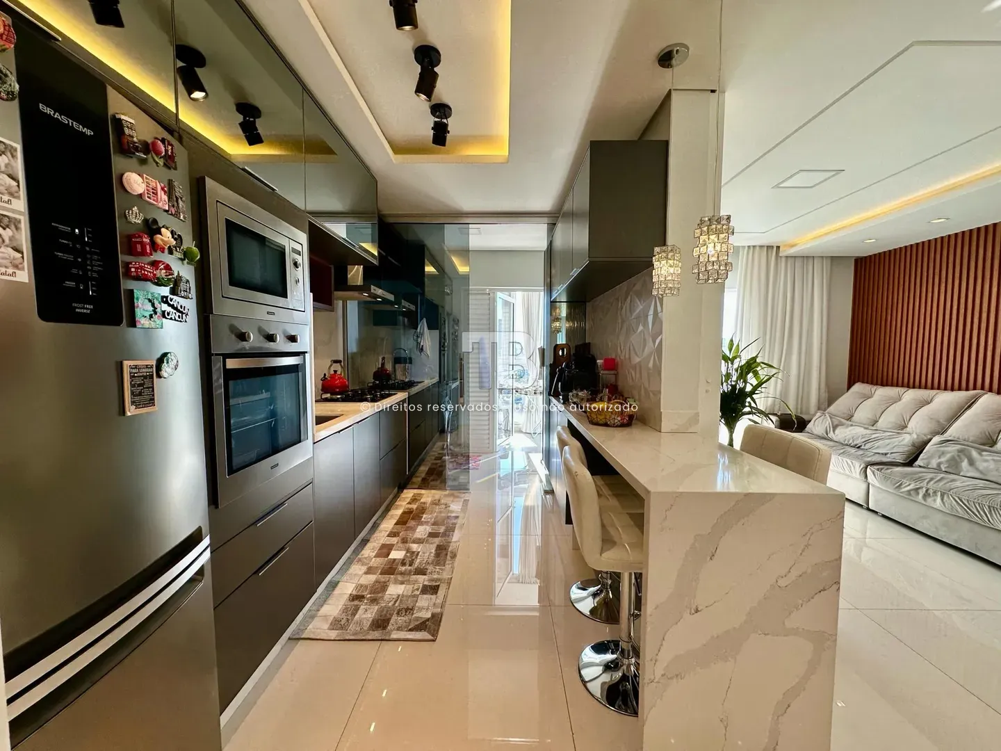 Apartamento Semimobiliado à Venda