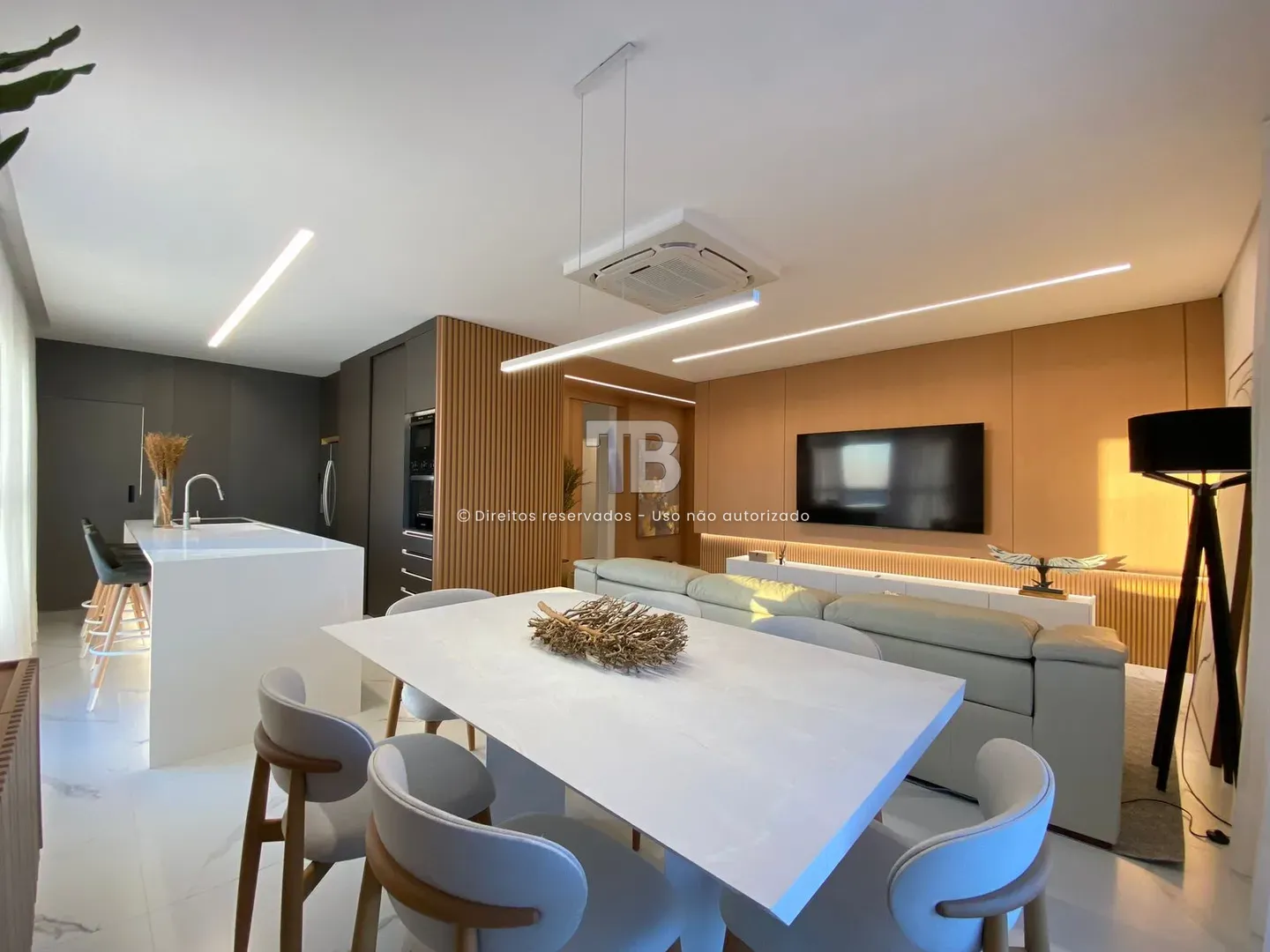 Casa à venda com 3 dormitórios, 3 banheiros, 2 vagas de garagens e 140m² de área privativa no bairro Presidente Médici