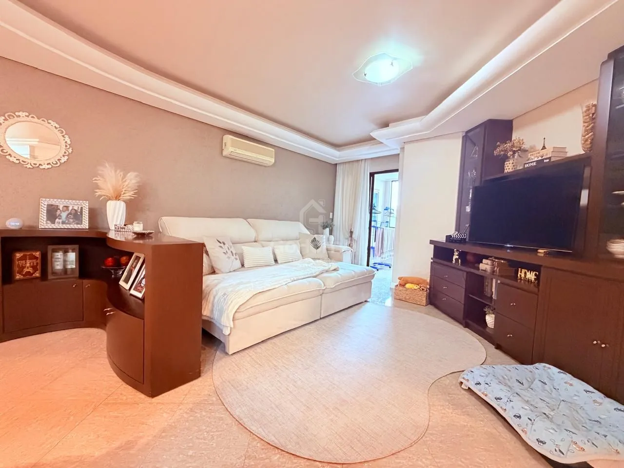 Apartamento à venda com 3 dormitórios, 2 banheiros, 2 vagas de garagens e 97m² de área privativa no bairro Centro