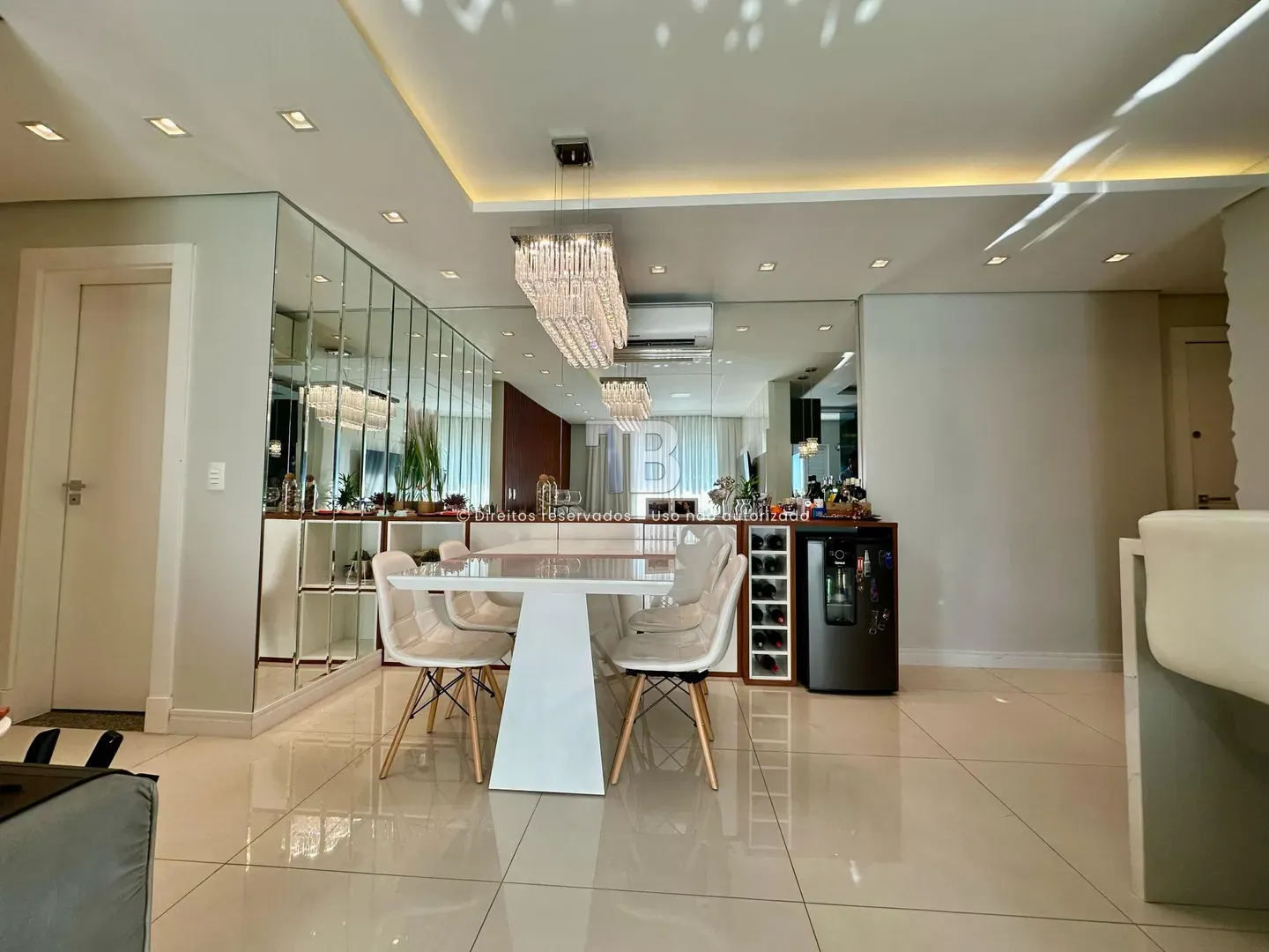 Apartamento Semimobiliado à Venda