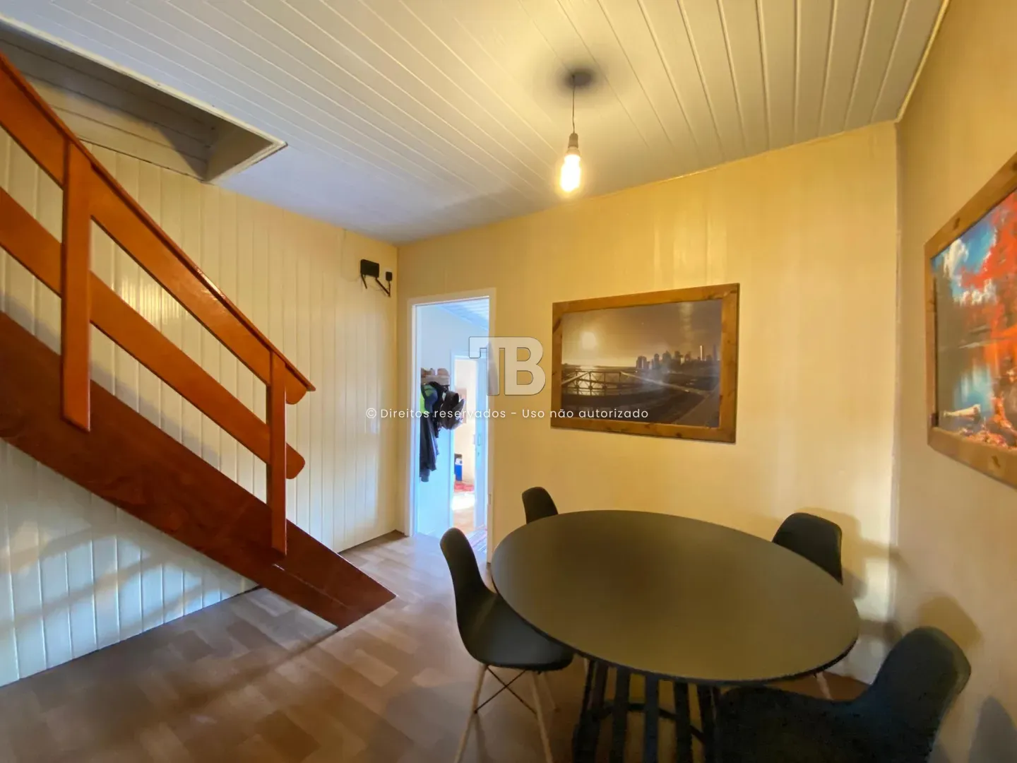 Casa à venda com 3 dormitórios, 2 banheiros, 2 vagas de garagens e 136m² de área privativa no bairro Santa Maria
