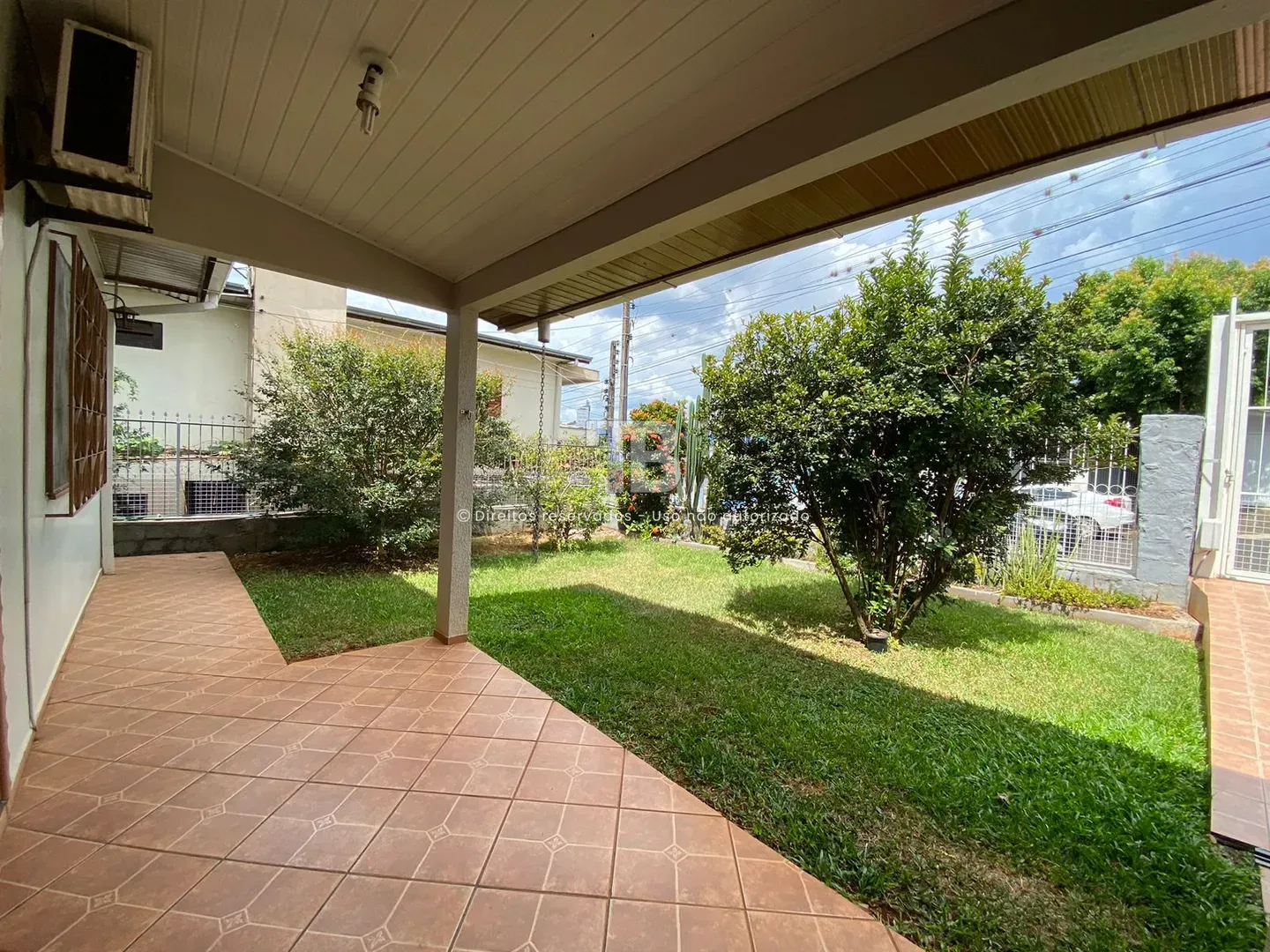 Casa à venda com 4 dormitórios, 2 banheiros, 2 vagas de garagens e 176m² de área privativa no bairro São Cristóvão