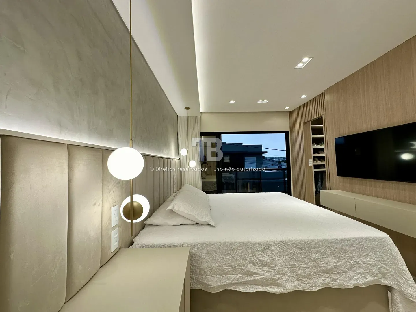 Casa semimobiliada - Alto Padrão