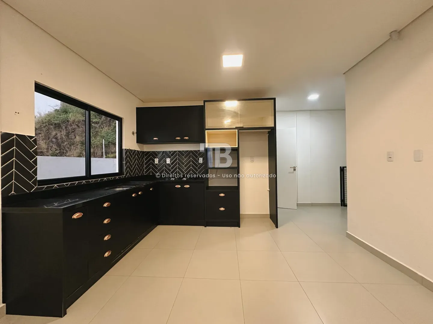 Casa à venda com 3 dormitórios, 2 banheiros, 3 vagas de garagens e 118m² de área privativa no bairro Desbravador