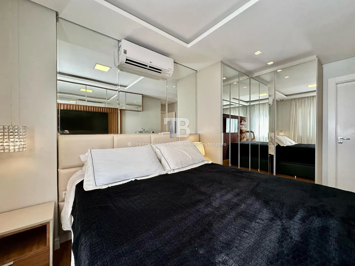 Apartamento Semimobiliado à Venda