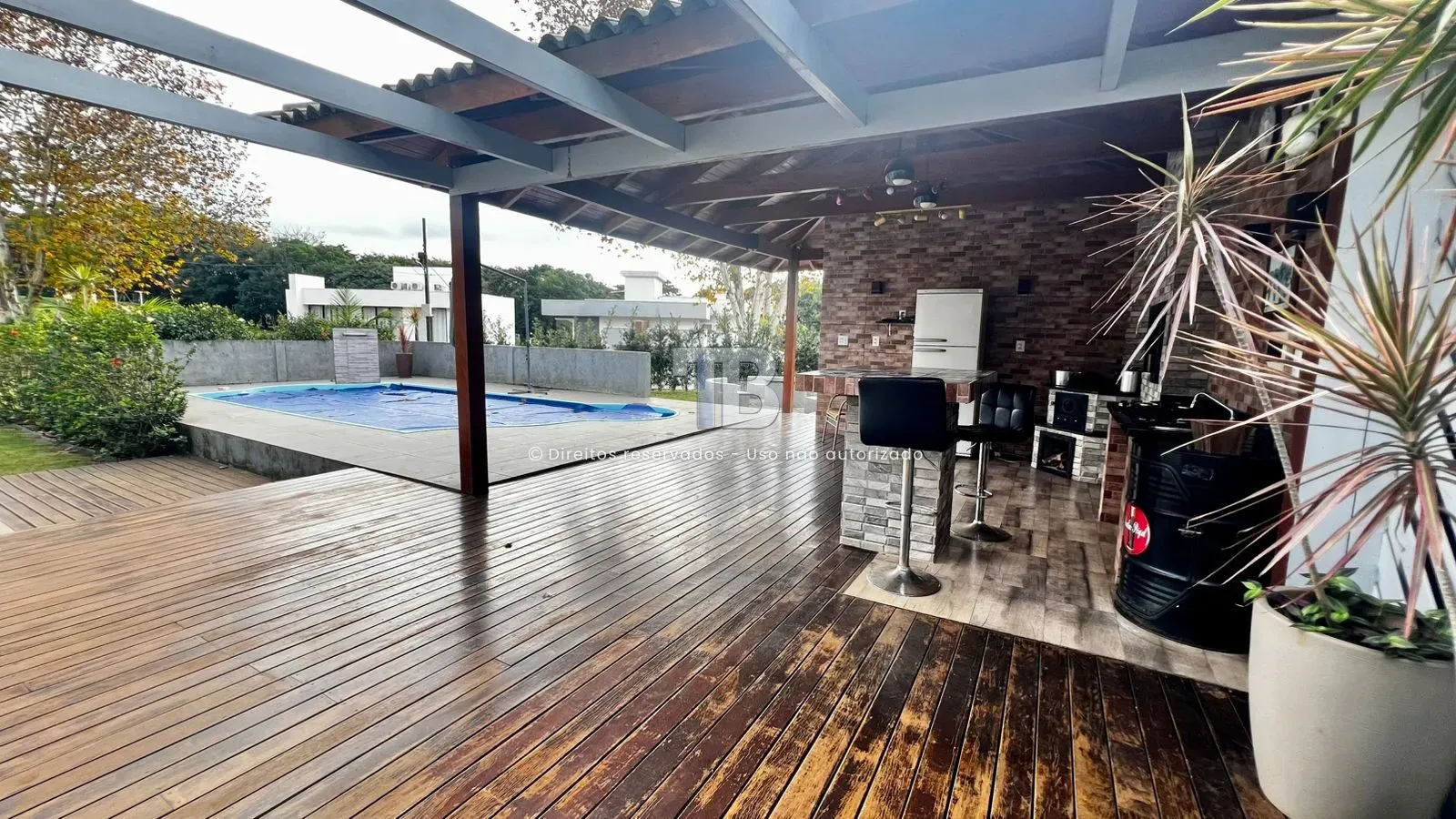 Casa à venda com 3 dormitórios, 2 banheiros, 4 vagas de garagens e 297m² de área privativa no bairro Espelho das Aguas