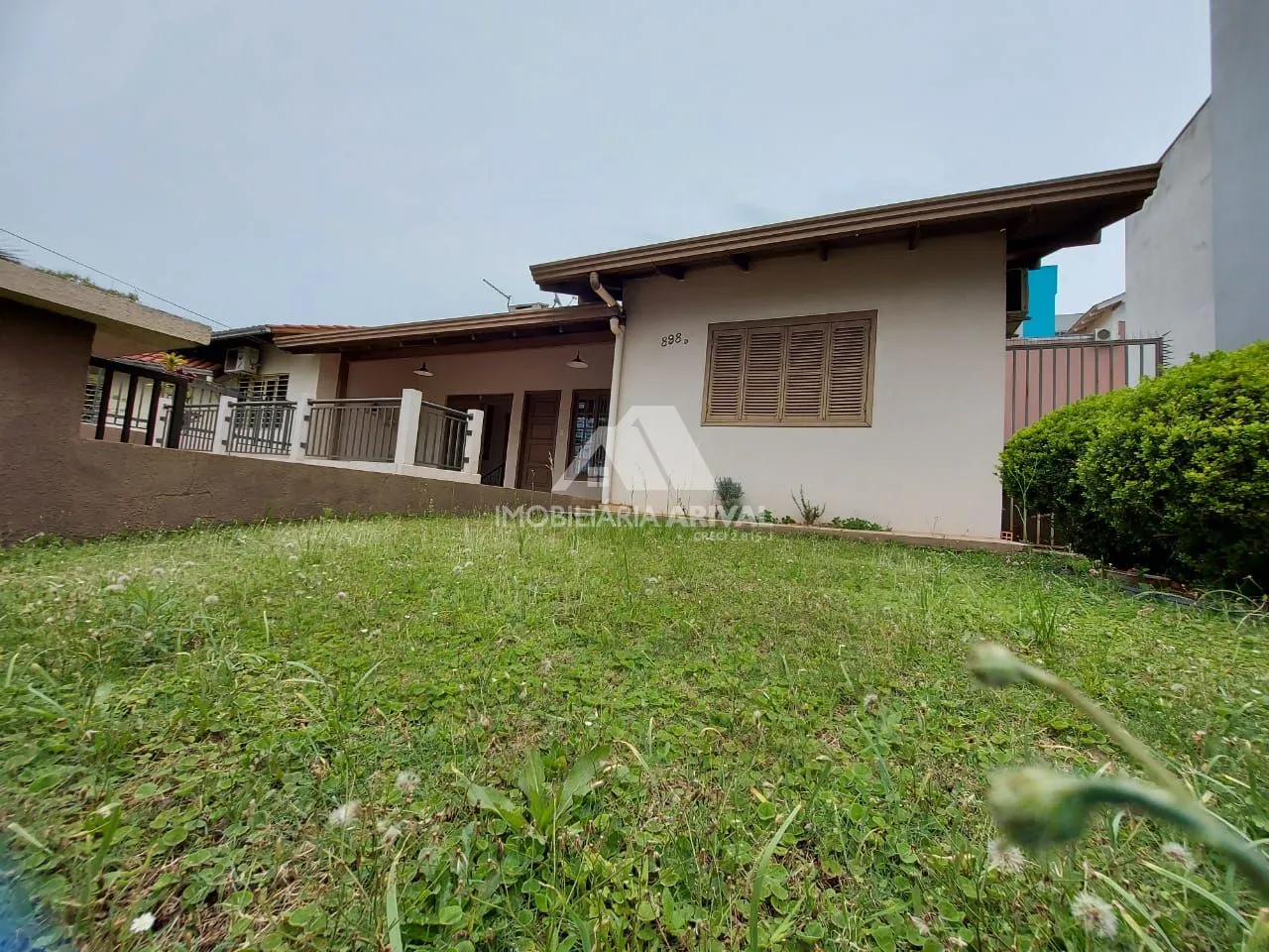 Casa à venda com 3 dormitórios, 1 banheiro, 2 vagas de garagens e 208m² de área privativa no bairro Centro