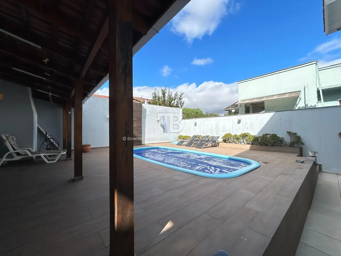 Casa à venda com 4 dormitórios, 3 banheiros, 3 vagas de garagens e 273m² de área privativa no bairro Santa Maria