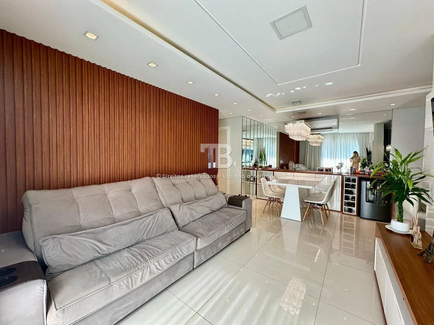 Apartamento Semimobiliado à Venda