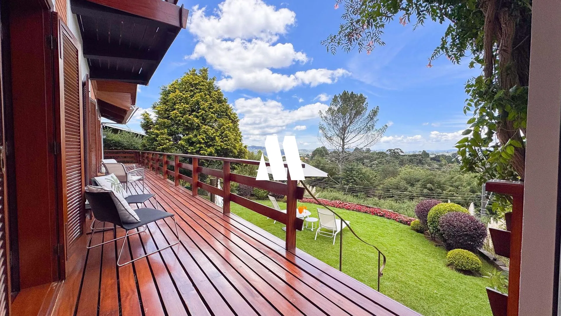 Casa com vista panorâmica a venda em Campos do Jordão - Região Nobr...