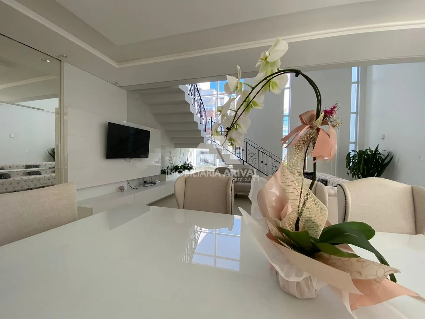 Casa à venda com 3 dormitórios, 2 banheiros, 2 vagas de garagens e 360m² de área privativa no bairro Paraíso