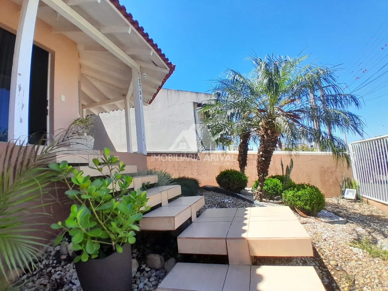 Casa à venda com 4 dormitórios, 1 banheiro, 2 vagas de garagens e 180m² de área privativa no bairro Líder