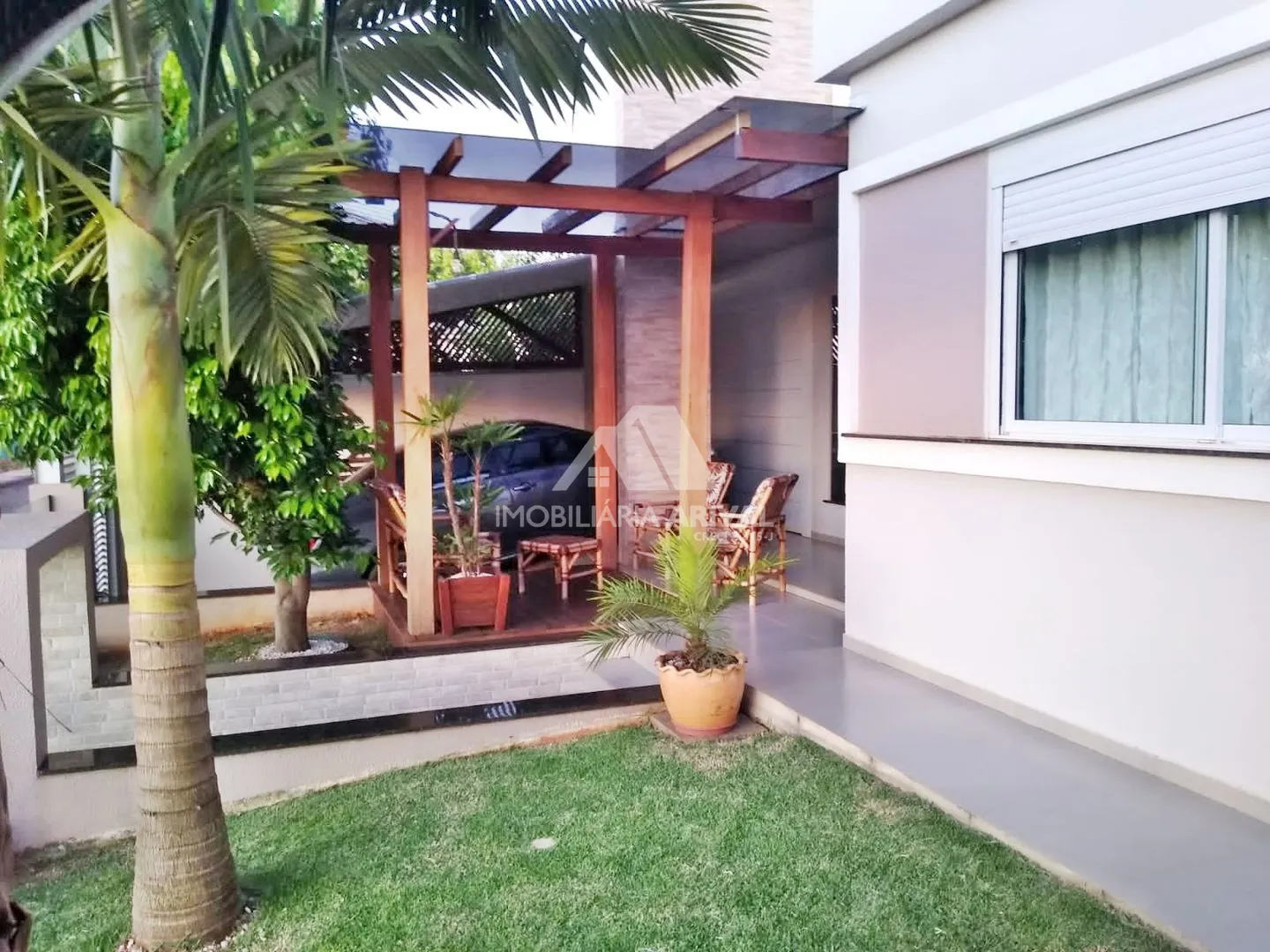Casa à venda com 3 dormitórios, 1 banheiro, 2 vagas de garagens e 132m² de área privativa no bairro Santo Antônio