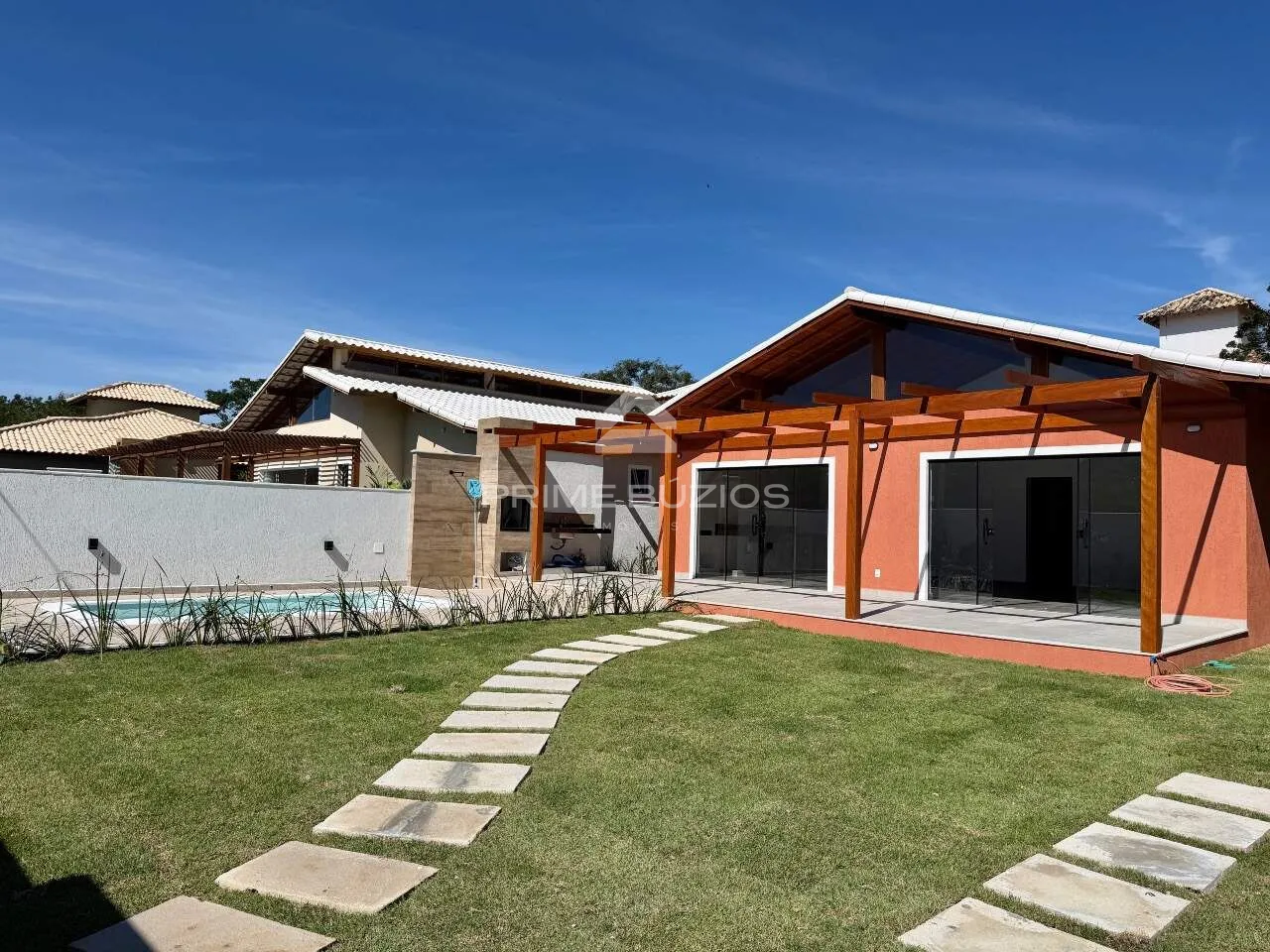 Casa em condomínio a venda, 4 quartos, 3 vagas, Caravelas – Armação dos Búzios/RJ