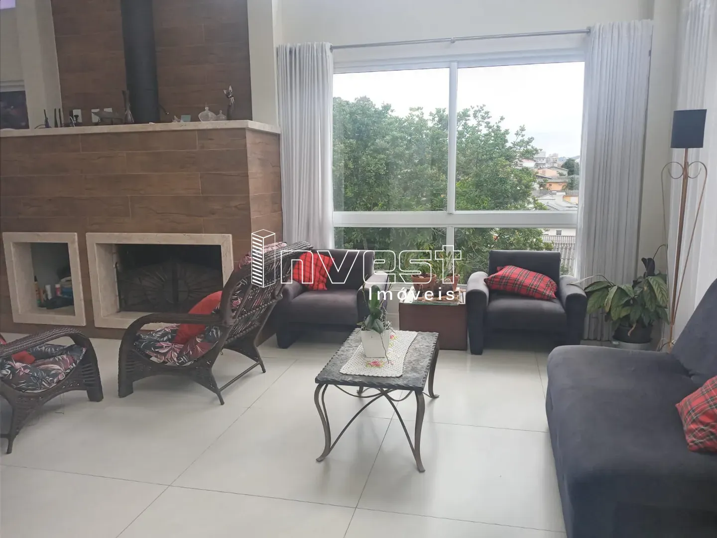 Linda casa em condomínio fechado com vista panorâmica